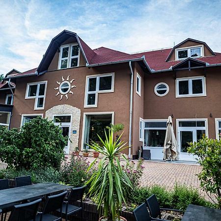 Bonne Chance Restaurant And Hotel Bázakerettye Eksteriør bilde